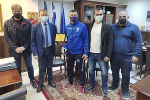 Βράβευση του παλαιστή Κώστα Τσακνάκη από το δήμαρχο Παιονίας