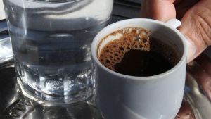 Βροχή τα πρόστιμα στη Θεσσαλονίκη: Αρνήθηκε να δείξει ταυτότητα σε υπεύθυνο καφέ και θα πληρώσει εκατοντάδες ευρώ