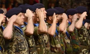 Ξαφνικό ενδιαφέρον της γαλλικής νεολαίας για το στρατό