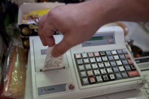 Χωρίς ταμειακές μηχανές και αποδείξεις τα νησιά των Κυκλάδων
