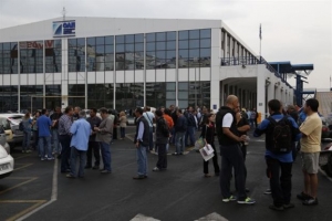 Λιμενεργάτες διέκοψαν τη συνεδρίαση του ΔΣ του ΟΛΠ