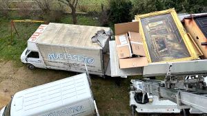 Σύγχρονοι παλιατζήδες ανανεώνουν την παράδοση, αδειάζοντας σπίτια με ένα «κλικ»