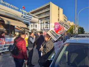 Θεσσαλονίκη: Συγκέντρωση υγειονομικών έξω από το Ιπποκράτειο νοσοκομείο (pics &amp; vids)