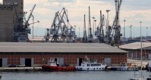 Θεσσαλονίκη: Θρίλερ με νεκρό άνδρα μέσα σε φορτηγό στο λιμάνι