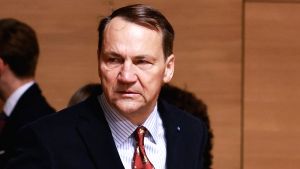 Σικόρσκι: Ο Πούτιν περιφρονεί την καλή πρόθεση του Τραμπ μετά τις επιθέσεις στην Ουκρανία
