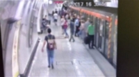 Τα μυστικά του επαγγέλματος των «ελαφροχέρηδων» στο μετρό (βίντεο)