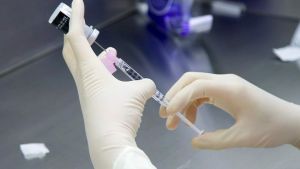 AstraZeneca: Στα 200 εκατ. δόσεις η παραγωγή του εμβολίου από τον Απρίλιο