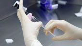 AstraZeneca: Στα 200 εκατ. δόσεις η παραγωγή του εμβολίου από τον Απρίλιο