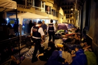Καταλονία: Ένταση μεταξύ πολιτών και αστυνομίας έξω από εκλογικά κέντρα