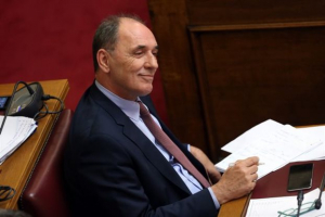Σταθάκης: Εχουμε περισσότερες ιδεολογικές συγγένειες με το Κίνημα Αλλαγής από τους ΑΝΕΛ