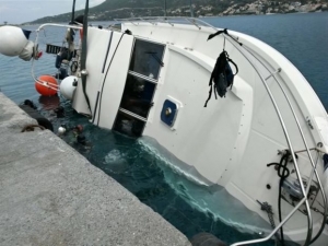 Παρανάλωμα του πυρός θαλαμηγός του Σ. Κόκκαλη στον Αγ. Κοσμά