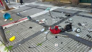 Αναστάτωση στη Θεσσαλονίκη: Πεντάχρονος εκτόξευε αντικείμενα από το μπαλκόνι