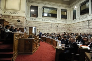 Βουλή: Υπερψηφίστηκε το νομοσχέδιο για το προσφυγικό - Αρθρο 60: Παρών η Τασία Χριστοδουλοπούλου - Κατά η Βασιλική Κατριβάνου