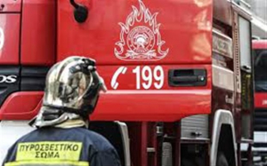 Κλειστή η έξοδος της Αττικής Οδού προς Ελευσίνα- Φορτηγό τυλίχθηκε στις φλόγες