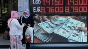 Τουρκία: Νέα «βουτιά» 8% για τη λίρα μετά τη μείωση των επιτοκίων