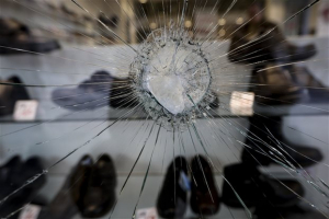 Έσπασαν καταστήματα και στην Πατησίων