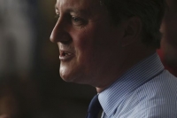 Ελεύθερη πτώση σημειώνει η δημοτικότητα του Κάμερον μετά τα Panama Papers