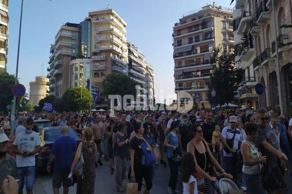Θεσσαλονίκη: Πορεία κατά του υποχρεωτικού εμβολιασμού
