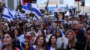 Αρχίζει η απελευθέρωση των ομήρων στη Γάζα