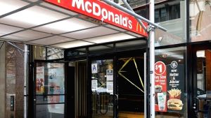 Συλλογική αγωγή εργαζομένων κατά της McDonald’s για διακριτική μεταχείριση και παρενόχληση στο Ηνωμένο Βασίλειο