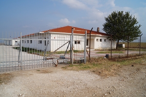 Έστρωσαν… χαλί για το στρατόπεδο συγκέντρωσης προσφύγων στο Χωρύγι