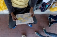 Συνωστισμός μεταναστών στα σύνορα Ιταλίας-Ελβετίας, σε κίνδυνο τα παιδιά