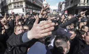 Νεοναζί κατά ειρηνικών διαδηλωτών στην καρδιά των Βρυξελλών