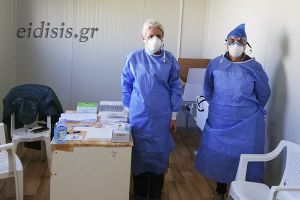 Στη Νέα Καβάλα κλιμάκιο του ΕΟΔΥ λαμβάνει δείγματα από 60 μετανάστες