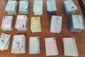 Σύλληψη δυο ατόμων στο Τελωνείο Δοϊράνης με 600 πλαστά έγγραφα ταυτοτήτων και αδειών διαμονής