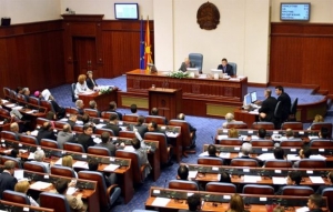 πΓΔΜ: Διαλύθηκε τα μεσάνυχτα η Βουλή - Εκλογές στις 5 Ιουνίου χωρίς την αντιπολίτευση