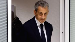 Αποφυλακίστηκε ο Νικολά Σαρκοζί ύστερα από 20 ημέρες κράτησης