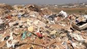 Θεσσαλονίκη: Χειροπέδες σε δύο άτομα για παράνομη απόρριψη μπαζών σε χωράφι στο Δερβένι
