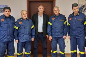 Στον Αντιπεριφερειάρχη Αν. Βεργίδη ο Διοικητής της Περιφερειακής Πυροσβεστικής Διοίκησης Κ. Μακεδονίας, Υποστράτηγος Κώστας Δαδούδης