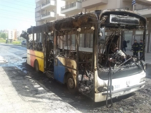 Θεσσαλονίκη: Φλεγόμενο λεωφορείο στην Εγνατία