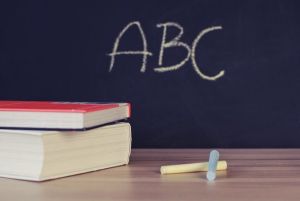 «Πάπισσα του Οργασμού»: Απολύθηκε χωρίς προειδοποίηση από δημοτικό σχολείο της Αυστρίας επειδή έδινε ερωτικές συμβουλές