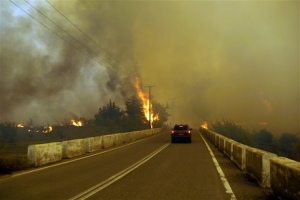 Εσβησε η μεγάλη πυρκαγιά που ξέσπασε στη νότια Ρόδο