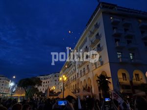 Τραγωδία στην Πύλο: Φαναράκια άναψαν οι Θεσσαλονικείς για τα θύματα ναυαγίου (ΦΩΤΟ)