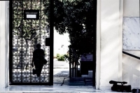 <div>Θρήνος στο Β' Νεκροταφείο στην κηδεία της 32χρονης εφοριακού</div>