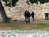 Θεσσαλονίκη: Άνδρας έπεσε από τον Λευκό Πύργο και σκοτώθηκε (ΒΙΝΤΕΟ &amp; ΦΩΤΟ)