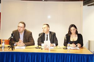 Η παρουσίαση του βιβλίου "Κράτα μια θέση δίπλα σου" του Απόστολου Παπαδόπουλου και της Πόπης Δαμιανίδου