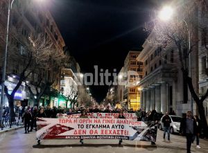 Μαζική οργή στο κέντρο της Θεσσαλονίκης για το δυστύχημα στα Τέμπη