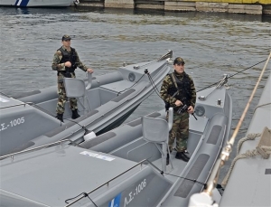 Επανακαθορίζονται οι αμοιβές και οι συντάξεις των ενστόλων