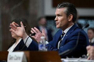 Χέγκσεθ για το Ιράν: Ο αμερικανικός στρατός έτοιμος να εκτελέσει τις αποφάσεις του Τραμπ