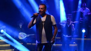 Θεσσαλονίκη: Μαζί τραγούδησαν Δημήτρης Χρυσοχοΐδης και Αντώνης Ρέμος