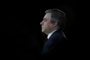 Αυξάνονται οι «φωνές» στη δεξιά που ζητούν να αποσυρθεί ο Φιγιόν