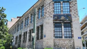 Αντιγκράφιτι επιχείρηση σε ιστορικό κτίριο από το δήμο Αθηναίων (pics)