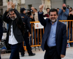 Καταλωνία: Σε μαζικές διαδηλώσεις μετά τη σύλληψη δύο αυτονομιστών