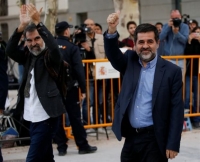 Καταλωνία: Σε μαζικές διαδηλώσεις μετά τη σύλληψη δύο αυτονομιστών