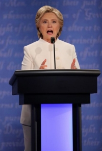 «Δεν μιλάει κανείς για τους κινδύνους από μια νίκη της Χίλαρι»