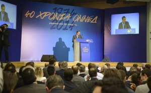 Διπλό το μήνυμα που έστειλε ο πρωθυπουργός σε ομιλία του στην ΟΝΝΕΔ